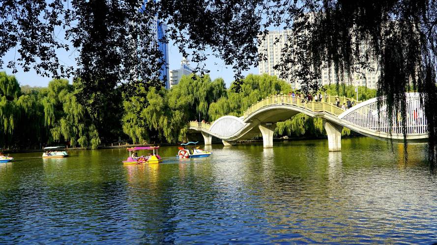 最近的旅游景点是哪里？最近的旅游景点哪里好玩？