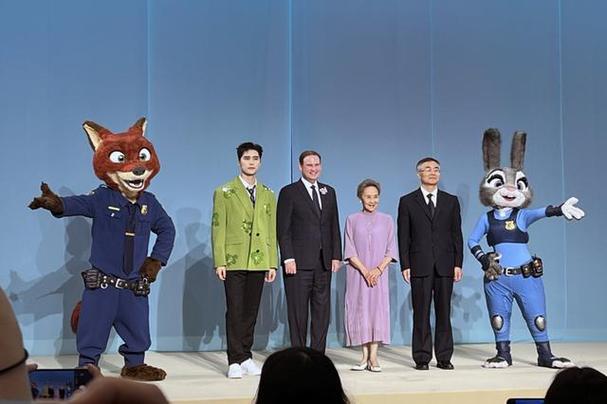 迪士尼疯狂动物城主题彩绘飞机首飞成都翱翔天际的梦幻之旅