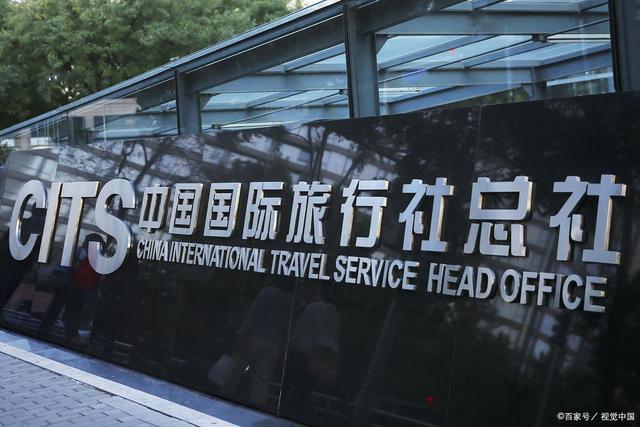 国内旅游团？国内旅游团在景点游览时什么应走在旅游团的后面？