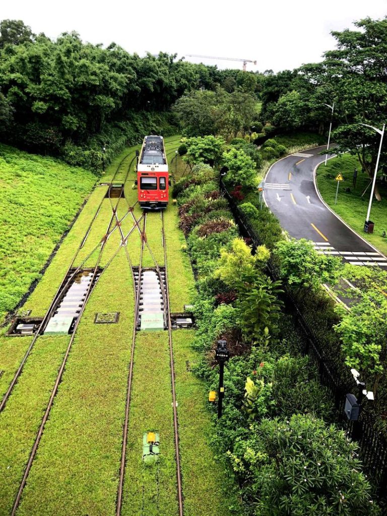 松山湖风景区，松山湖风景区和松湖烟雨有什么区别?？