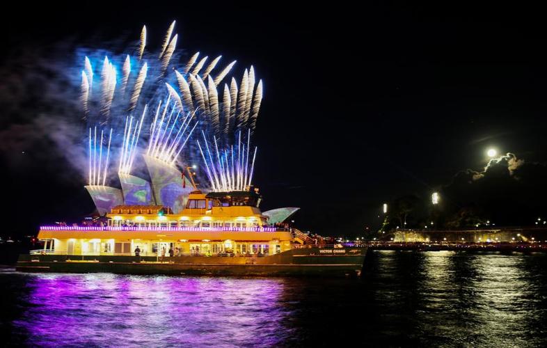 缤纷悉尼灯光音乐节奔赴天际的视听盛宴