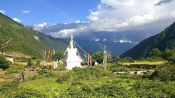 德钦县（德钦县海拔多少米）